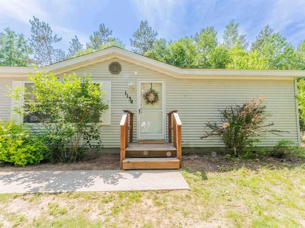 1134 Wagon Wheel Ln, Interlochen, MI 49643