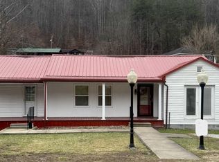 2262 Blacklog Rd, Inez, KY 41224