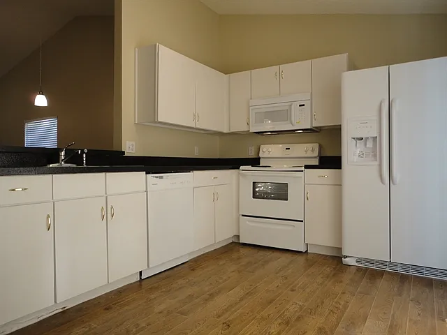 732 McLean Ct — Photo 3