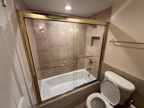 5th image of 205 Yoakum Pkwy Unit 916