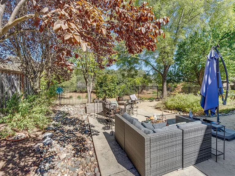4011 Prairie Falcon Dr — Photo 50
