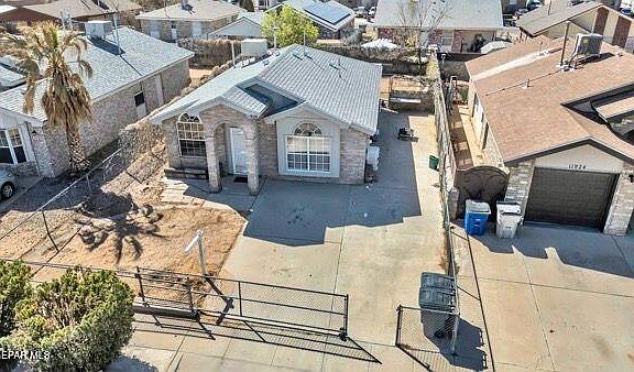 3rd image of 11928 Kings Crest Dr
