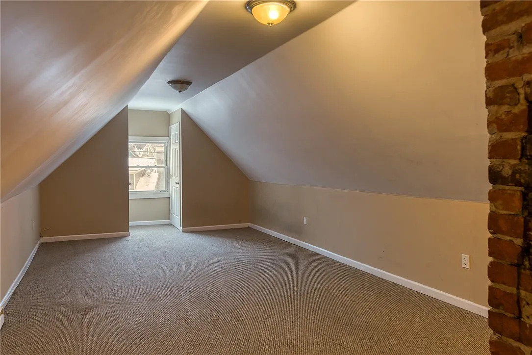 3 bed, 1.0 bath, 1102 sqft, $1,800 — Photo 3