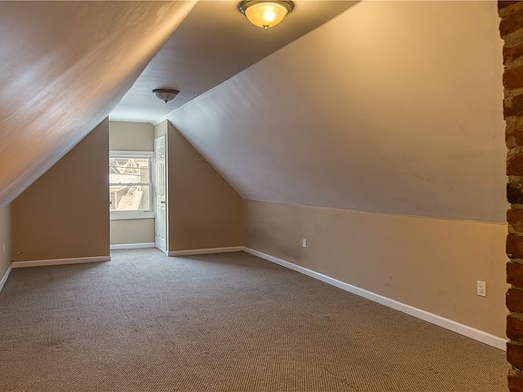 3rd image of 779 Goodman St S