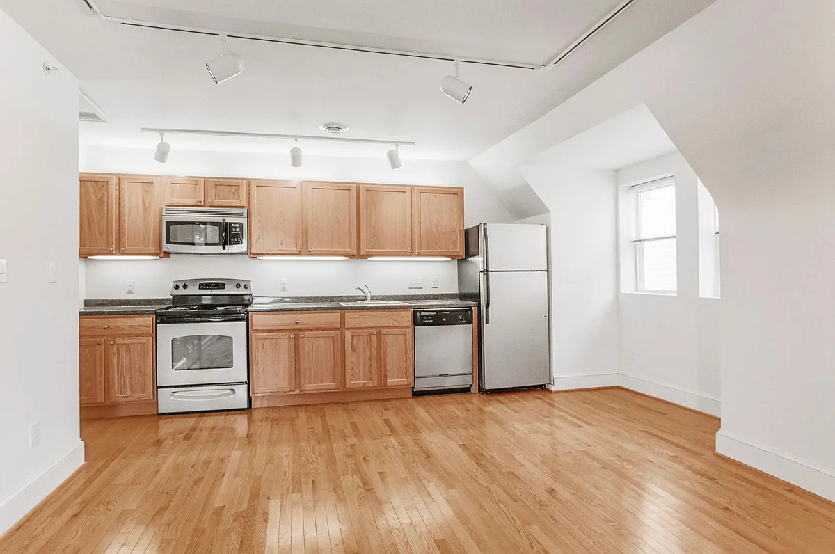 Building Photo - 400 Denniston St #31