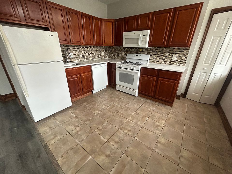 1st image of 5101-21 Walnut St #A104