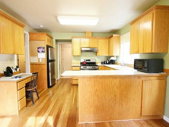 4th image of 1375 Northwood Ct