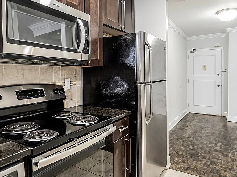 48 Roseland Avenue Apartments — Photo 8