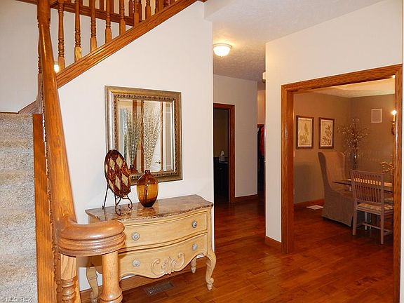 3rd image of 1087 Ashwood Ln