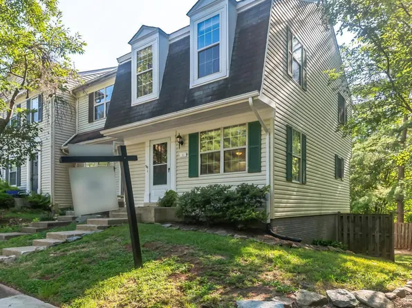 11 Palmer Ct, Sterling, VA 20165