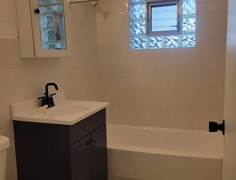 1725 Howard Ave #201 — Photo 14