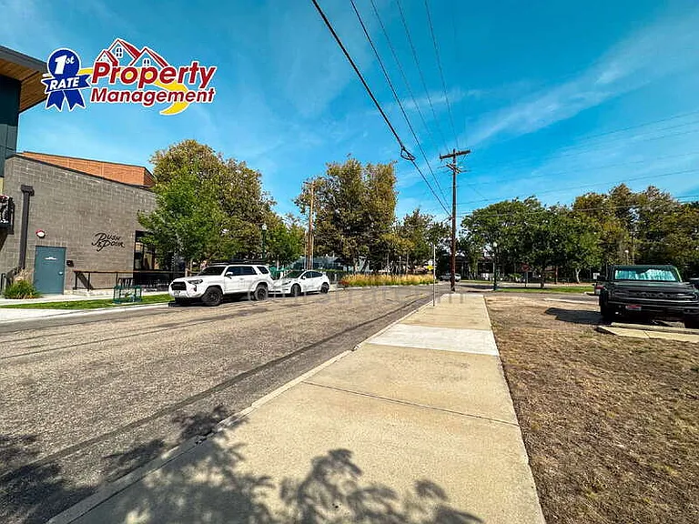 1184 W Lee St — Photo 17
