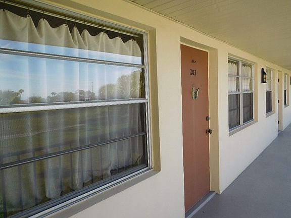 3rd image of 63 Woodland Dr