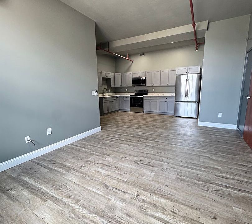 1st image of 70 Webster St #106