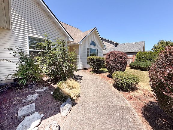 2nd image of 7349 Oneil Rd NE