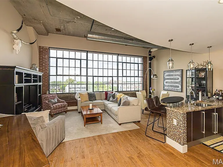 4100 Forest Park Ave #501 — Photo 4