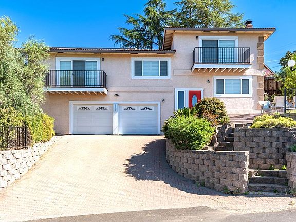 3rd image of 3675 Nob Hill Dr