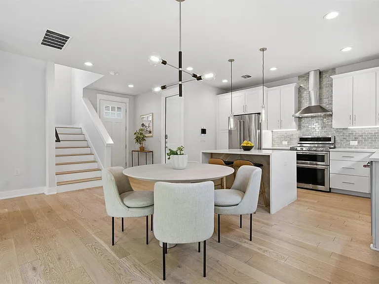 2710 Zaragosa St #A — Photo 9
