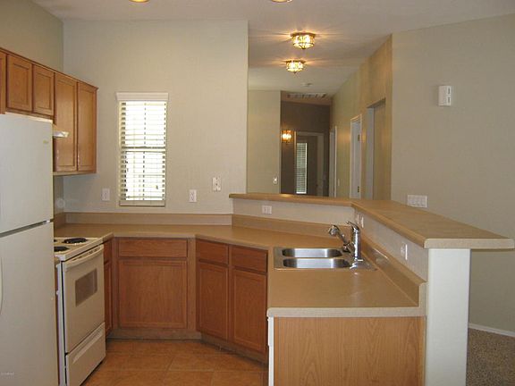 4th image of 504 E Rainbow Dr