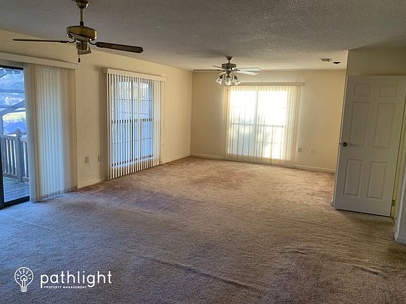 4th image of 12 Boxwood Ct