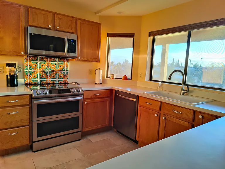897 W Desert Hills Dr — Photo 9