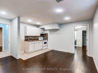 156 Townsgate Dr #2, Vaughan, ON L4J 8J5