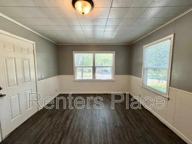 3 bed, 1.0 bath, 1498 sqft, $1,350 — Photo 4