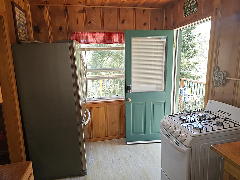 682 Cedar Ln — Photo 17