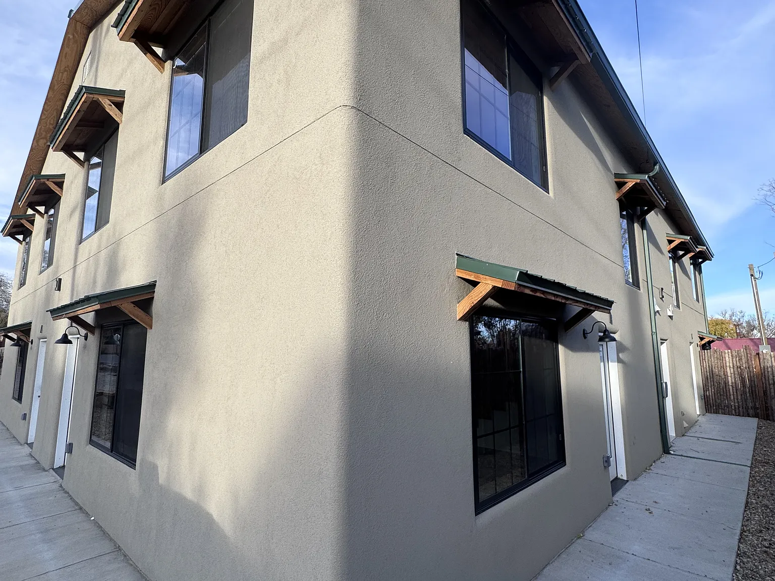 Valverde Multi-Family Residence — Photo 2