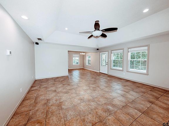 3rd image of 10095 Pine Tree Rd