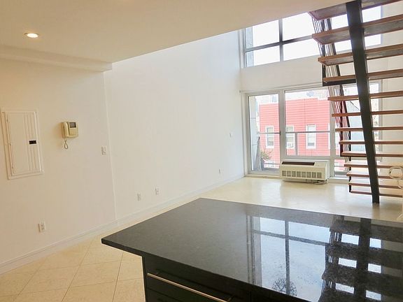 3rd image of 184 Eagle St #501