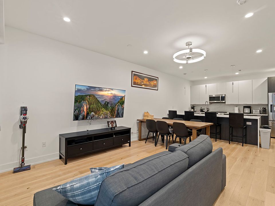 1st image of 119 Greenwich St #H