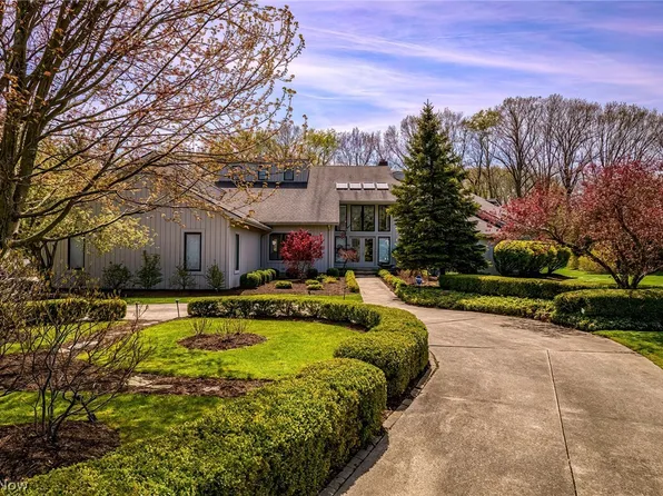 60 Cableknoll Ln, Moreland Hills, OH 44022