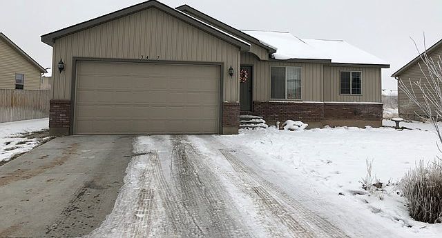 1st image of 3427 N Volcanic Ave