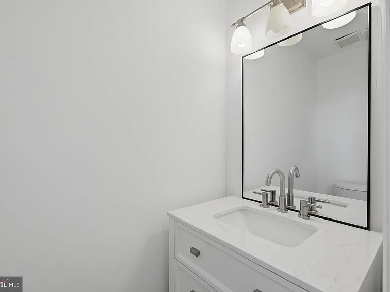 46601 Carriage Ct — Photo 4