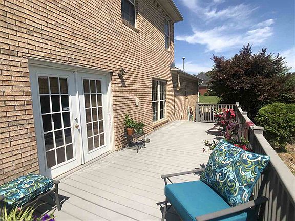 4th image of 270 Heathridge Dr