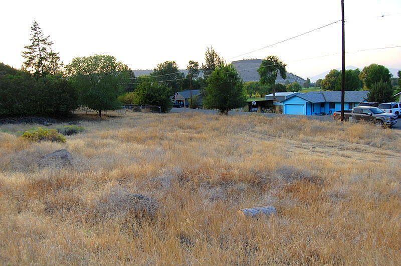 7600 SW Crestview Rd