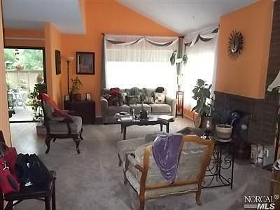 5th image of 77 Flicker Dr