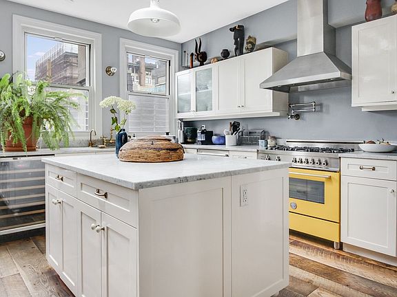 5th image of 132 W Houston St