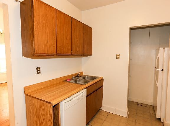 2nd image of 4423 N Wolcott Ave APT 2A