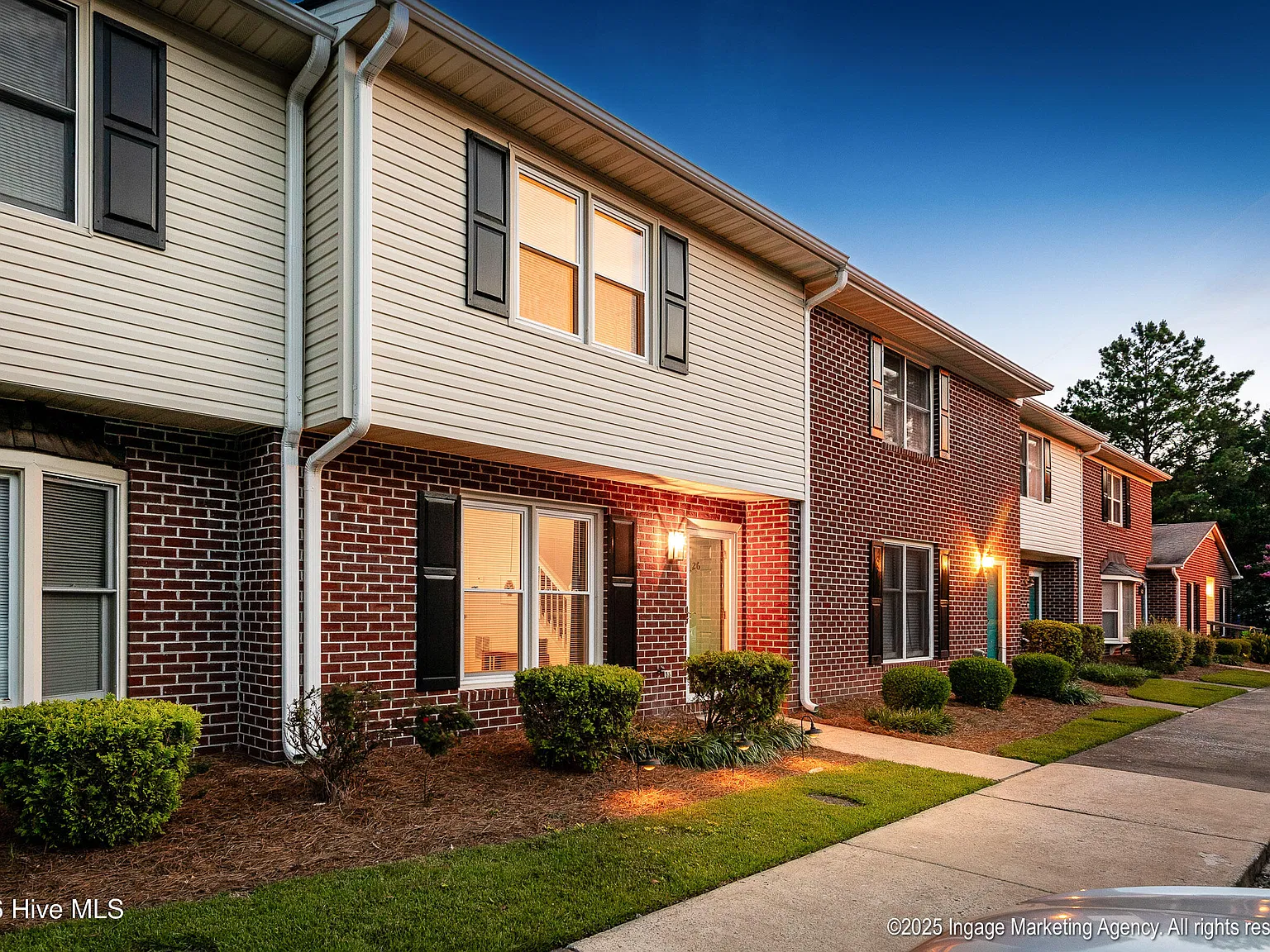 2 bed, 1.5 bath, $1,975 — Photo 2