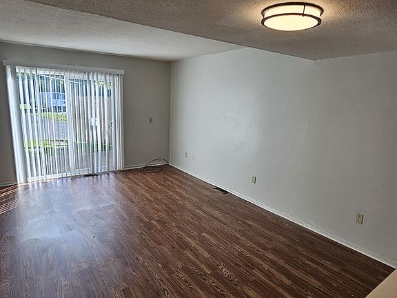 2nd image of 1333 Brooke Park Dr #4