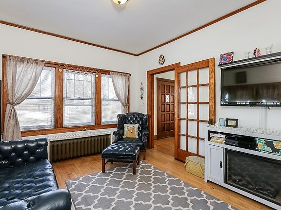 5th image of 346 Lowry Ave NE