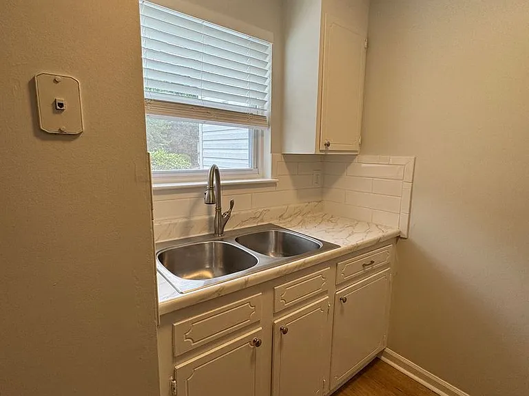 Mosby Townhouses - G — Photo 13