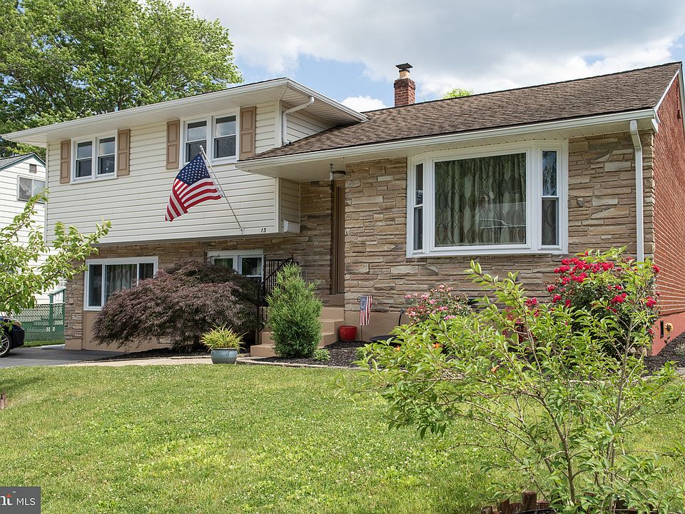 1st image of 13 Hillcroft Rd