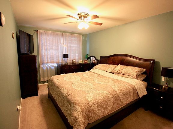 5th image of 210 Jefferson Ln