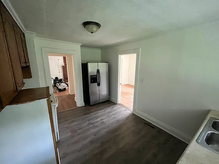 445 Glover St — Photo 2