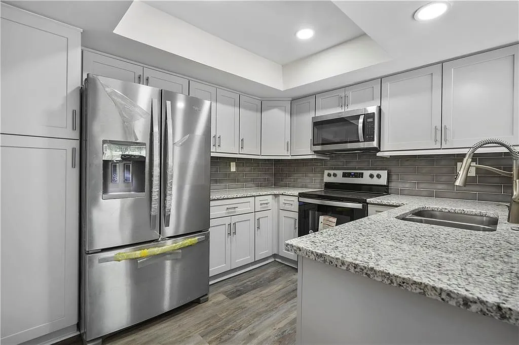 3 bed, 2.5 bath, 1557 sqft, $1,950 — Photo 3