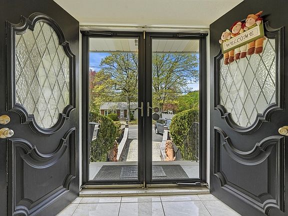 3rd image of 39 Forest St