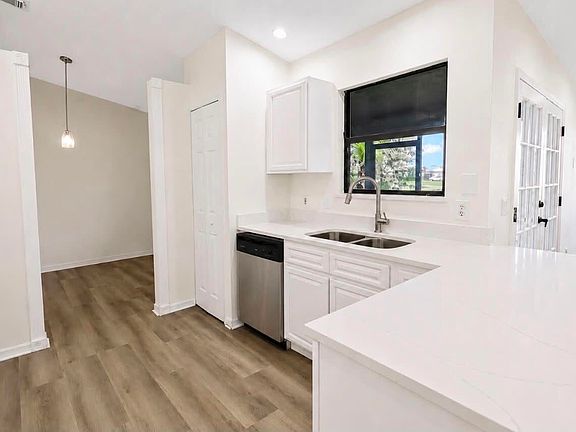 5th image of 4690 SW Quezon Street